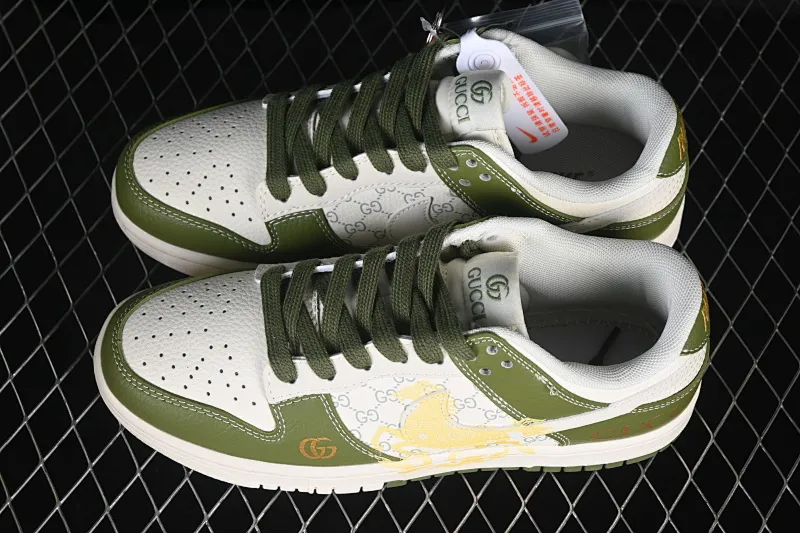 All categories Nk SB Dunk Series Nk SB Dunk Low High-end customized low-top sneakers Nike SB Dunk Low Year of the Horse limited edition Gucci Green Anniversary high-end customized low-top casual sneakers SD6888-106